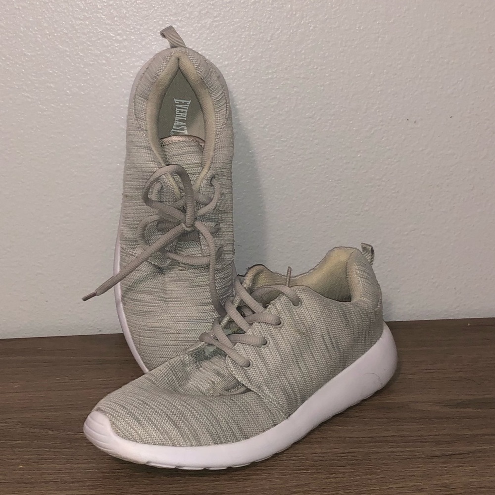 BRAND NEW EVERLAST TENNIS SHOES